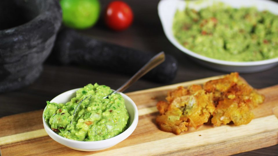 Avocado dip, guacamole saus met avocado